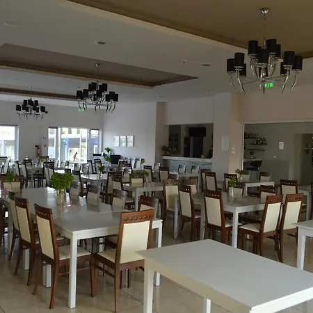 Nearby Golden Coast Appartement Protaras